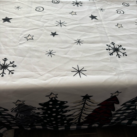 Holiday Tablecloth New Black White Gray Red 58” X 120” Christmas Trees - Picture 9 of 9